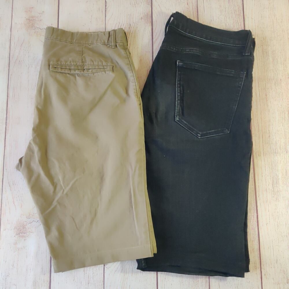 Pair of Old Navy 11" shorts sz 31/32